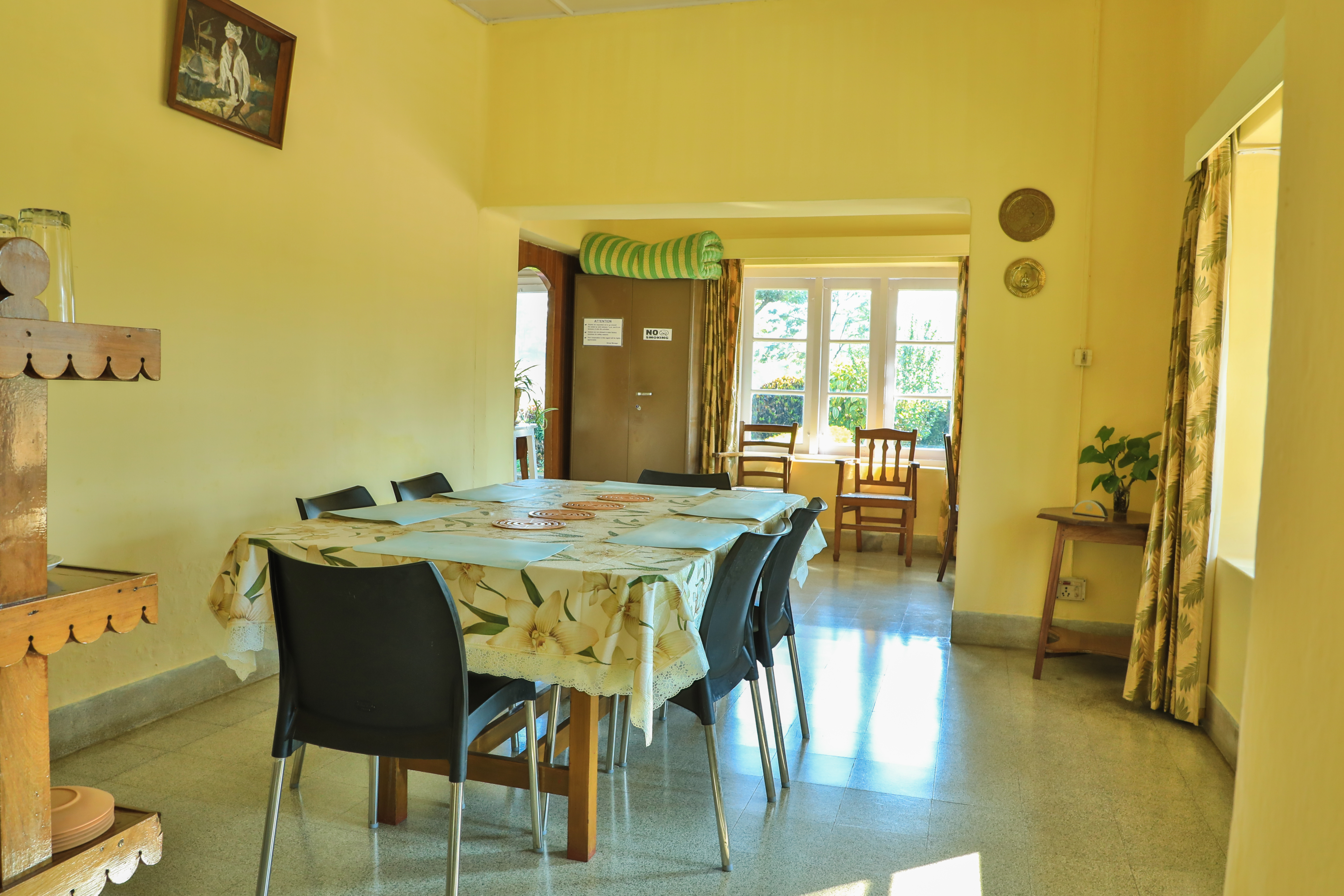 Tennis Court Bungalow Dining Area